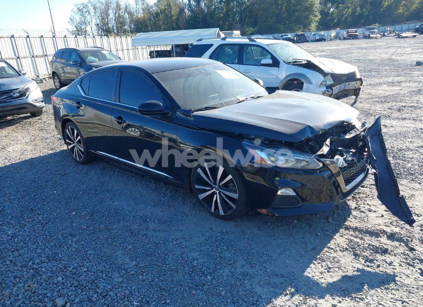 2020 Nissan Altima SR FWD (VIN 1N4BL4CV9LC179694) main photo