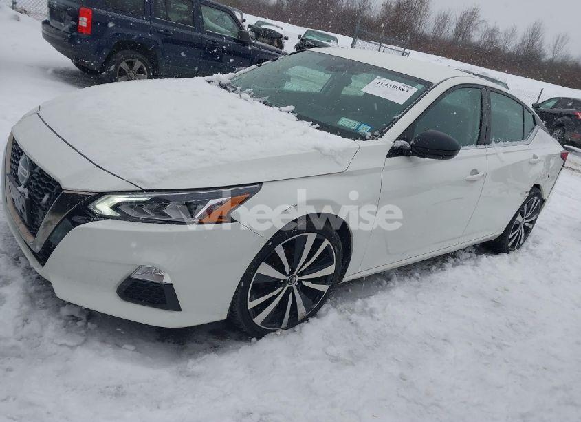Photo 2 of 2020 Nissan Altima SR FWD (VIN 1N4BL4CV9LC184104)