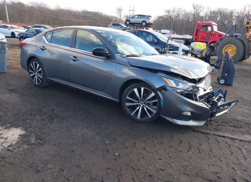 2020 Nissan Altima SR FWD (VIN 1N4BL4CV9LC260159) main photo