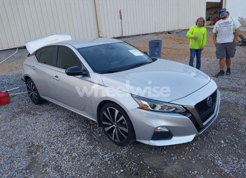2020 Nissan Altima SR FWD (VIN 1N4BL4CV9LC271663) main photo