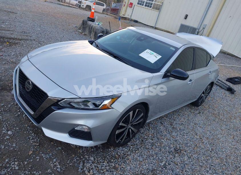 Photo 2 of 2020 Nissan Altima SR FWD (VIN 1N4BL4CV9LC271663)