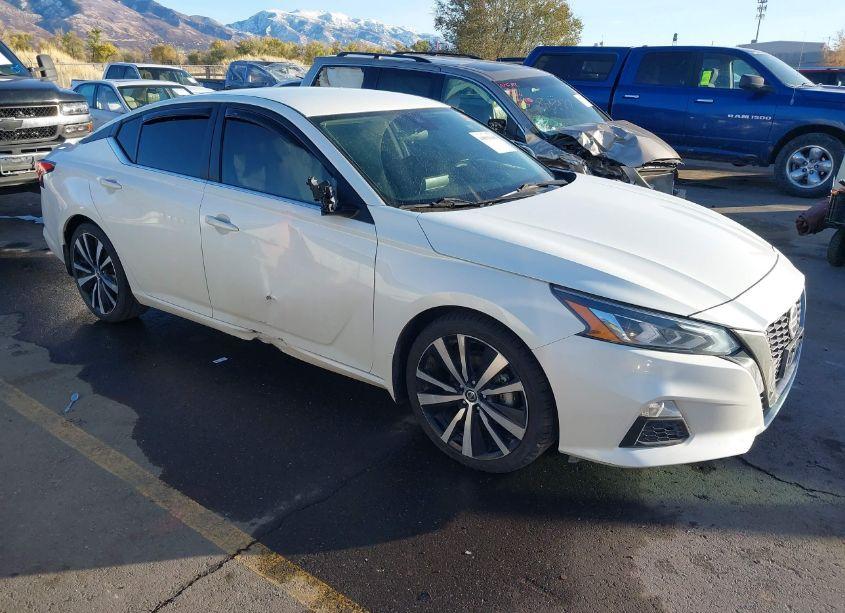 2021 Nissan Altima SR FWD (VIN 1N4BL4CV9MN405674) main photo