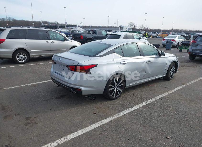 Photo 4 of 2022 Nissan Altima SR FWD (VIN 1N4BL4CV9NN327401)