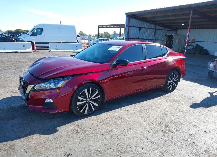 Photo 2 of 2022 Nissan Altima SR FWD (VIN 1N4BL4CV9NN360639)