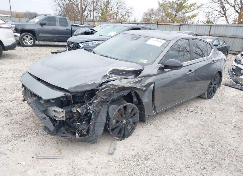 Photo 2 of 2022 Nissan Altima SR FWD (VIN 1N4BL4CV9NN375402)