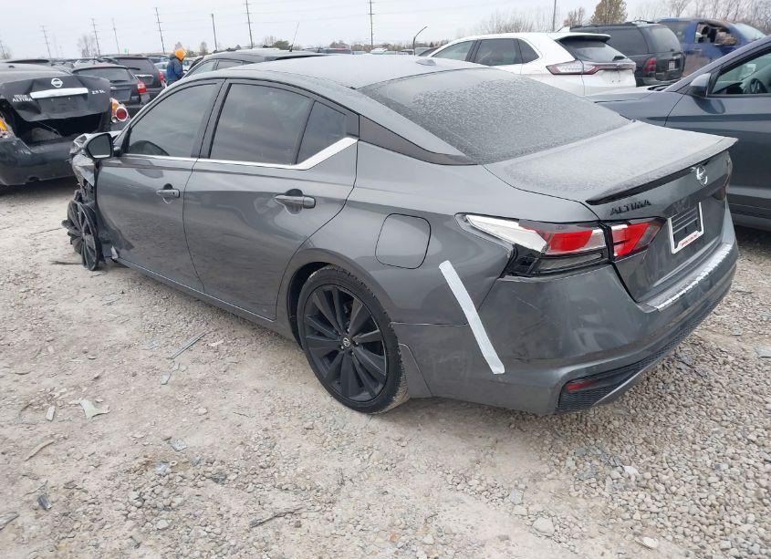 Photo 3 of 2022 Nissan Altima SR FWD (VIN 1N4BL4CV9NN375402)