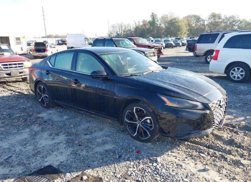 2023 Nissan Altima SR FWD (VIN 1N4BL4CV9PN329359) main photo