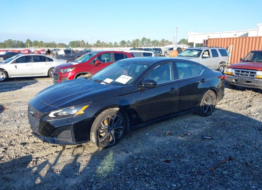 Photo 2 of 2023 Nissan Altima SR FWD (VIN 1N4BL4CV9PN329359)