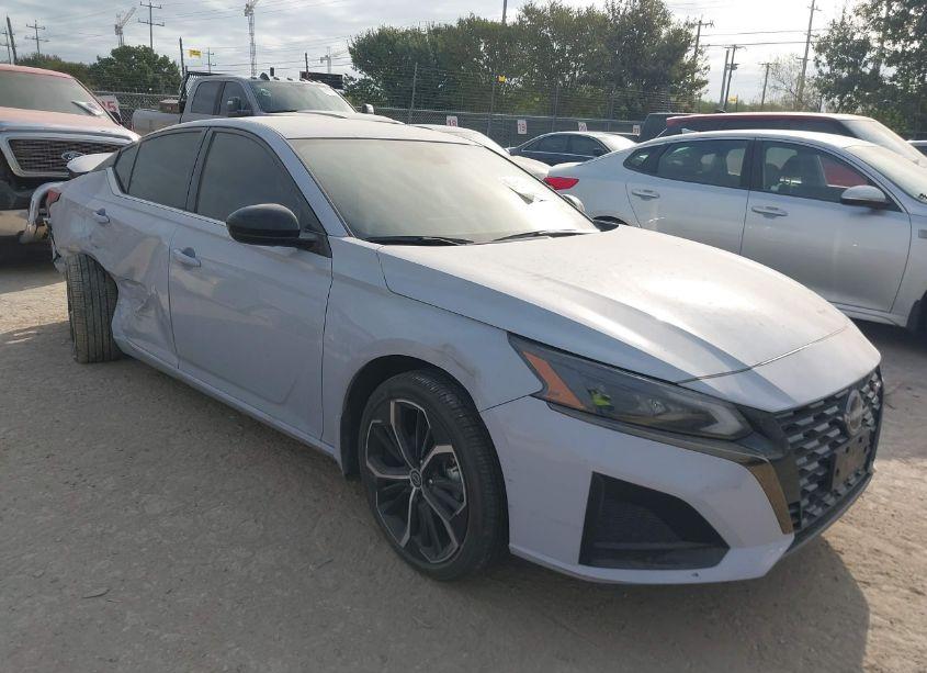 2023 Nissan Altima SR FWD (VIN 1N4BL4CV9PN376326) main photo