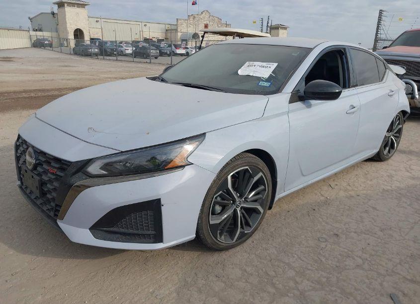 Photo 2 of 2023 Nissan Altima SR FWD (VIN 1N4BL4CV9PN376326)