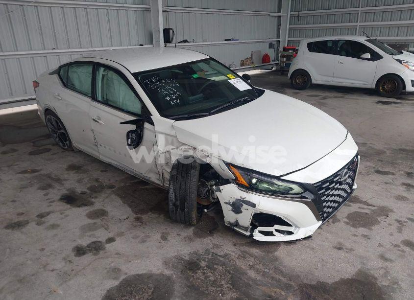 2024 Nissan Altima SR FWD (VIN 1N4BL4CV9RN401938) main photo