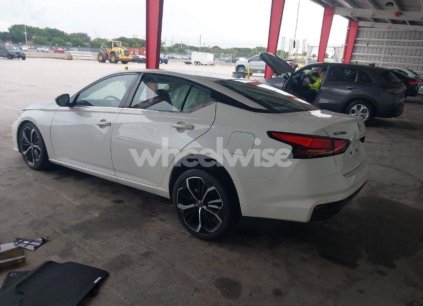 Photo 3 of 2024 Nissan Altima SR FWD (VIN 1N4BL4CV9RN401938)