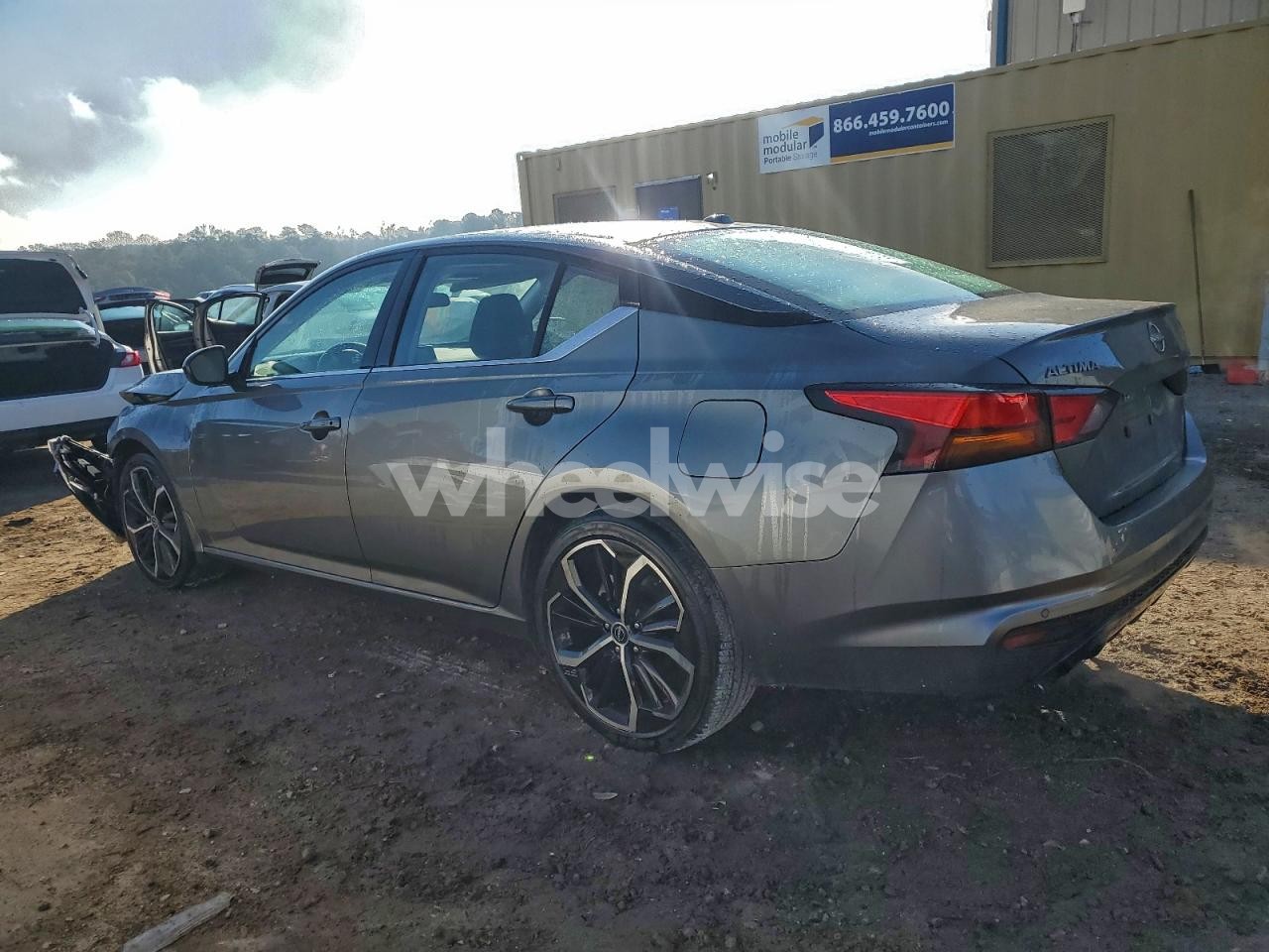 Photo 2 of 2025 NISSAN ALTIMA SR (VIN 1N4BL4CV9SN315969)