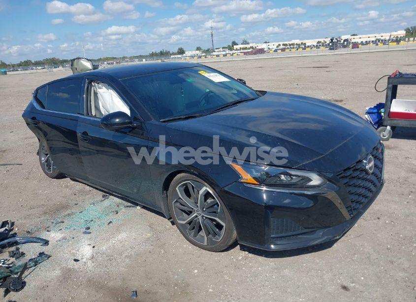 2025 Nissan Altima SR FWD (VIN 1N4BL4CV9SN334831) main photo