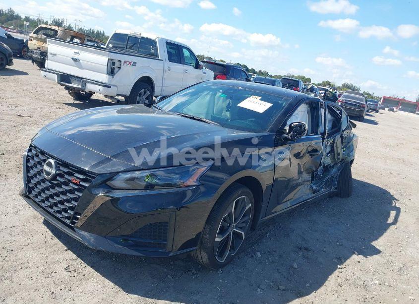 Photo 2 of 2025 Nissan Altima SR FWD (VIN 1N4BL4CV9SN334831)