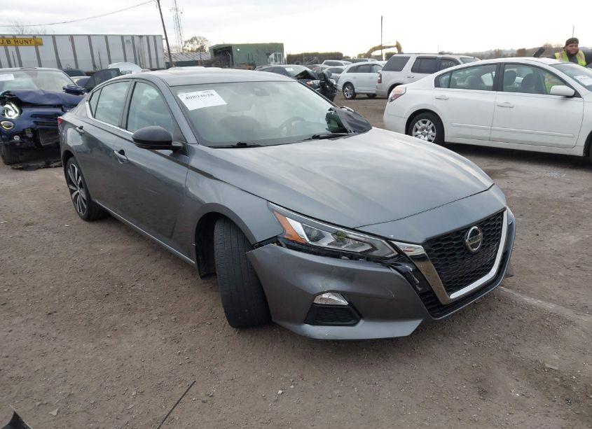 2020 Nissan Altima SR FWD (VIN 1N4BL4CVXLC119195) main photo