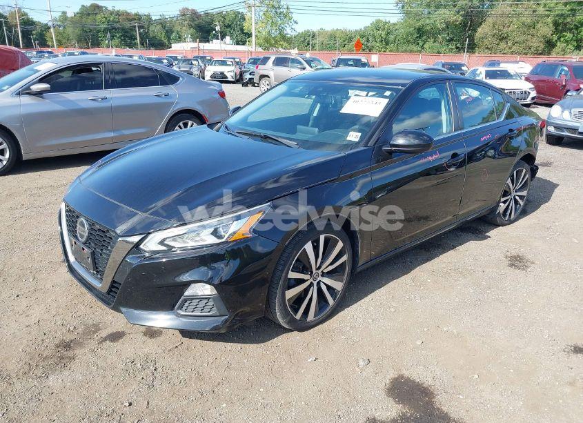 Photo 2 of 2020 Nissan Altima SR FWD (VIN 1N4BL4CVXLC168476)