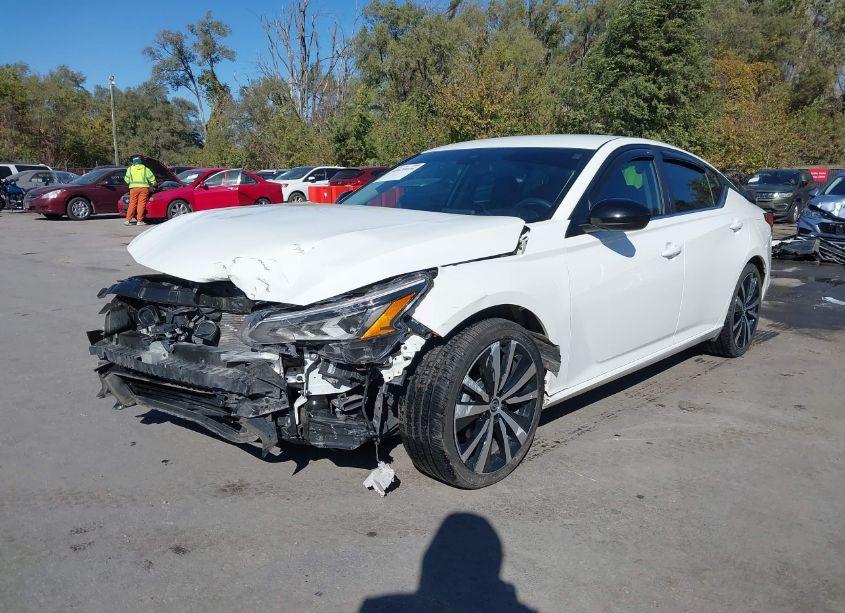 Photo 2 of 2020 Nissan Altima SR FWD (VIN 1N4BL4CVXLC183849)