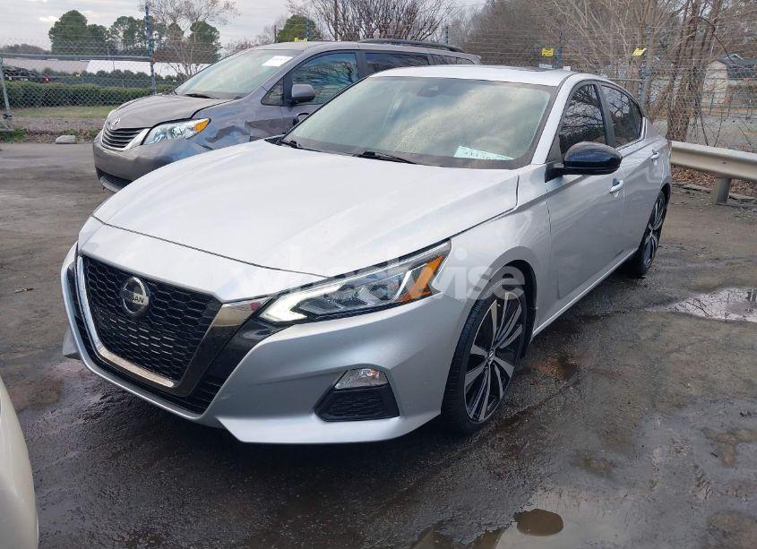 Photo 2 of 2020 Nissan Altima SR FWD (VIN 1N4BL4CVXLC214629)