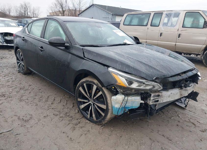2020 Nissan Altima SR FWD (VIN 1N4BL4CVXLC217370) main photo