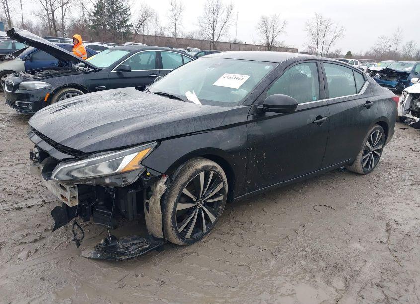 Photo 2 of 2020 Nissan Altima SR FWD (VIN 1N4BL4CVXLC217370)