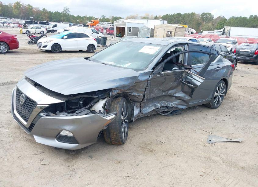 Photo 2 of 2020 Nissan Altima SR FWD (VIN 1N4BL4CVXLC245556)