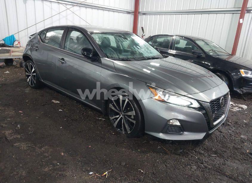 2020 Nissan Altima SR FWD (VIN 1N4BL4CVXLN301161) main photo