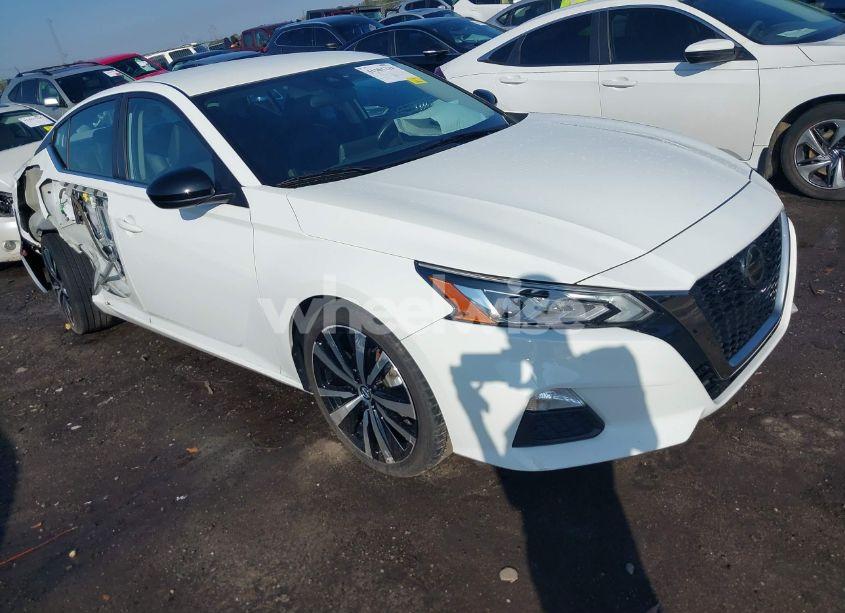 2022 Nissan Altima SR FWD (VIN 1N4BL4CVXNN331294) main photo