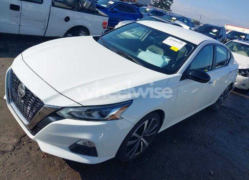 Photo 2 of 2022 Nissan Altima SR FWD (VIN 1N4BL4CVXNN331294)