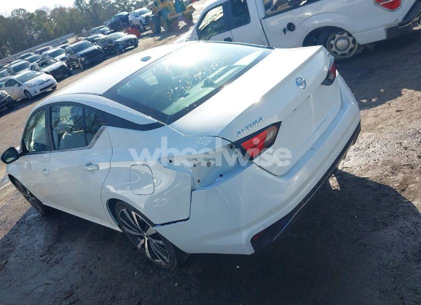 Photo 3 of 2022 Nissan Altima SR FWD (VIN 1N4BL4CVXNN331294)