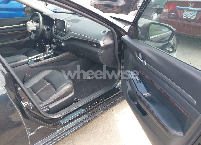 Photo 5 of 2023 Nissan Altima SR FWD (VIN 1N4BL4CVXPN303417)