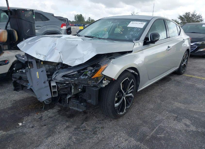 Photo 2 of 2024 Nissan Altima SR FWD (VIN 1N4BL4CVXRN393154)