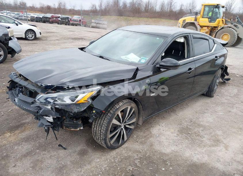 Photo 2 of 2019 Nissan Altima 2.5 SR (VIN 1N4BL4CW0KN303797)