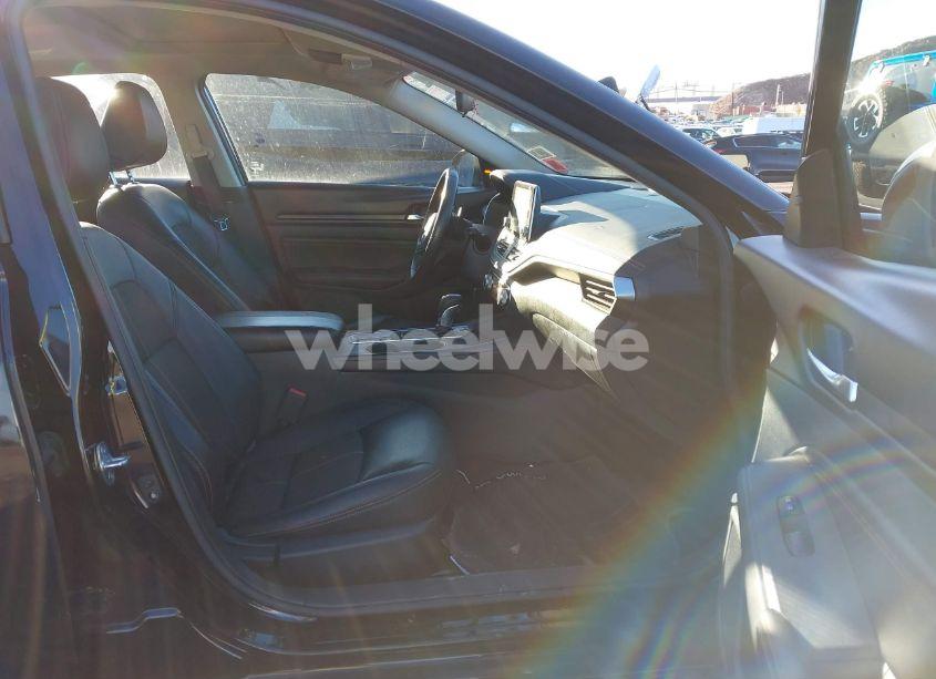 Photo 5 of 2021 Nissan Altima SR INTELLIGENT AWD (VIN 1N4BL4CW0MN312079)