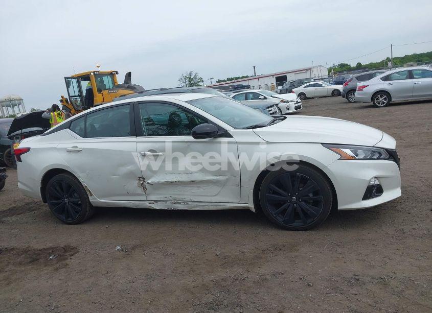 Photo 13 of 2022 Nissan Altima SR INTELLIGENT AWD (VIN 1N4BL4CW0NN385180)