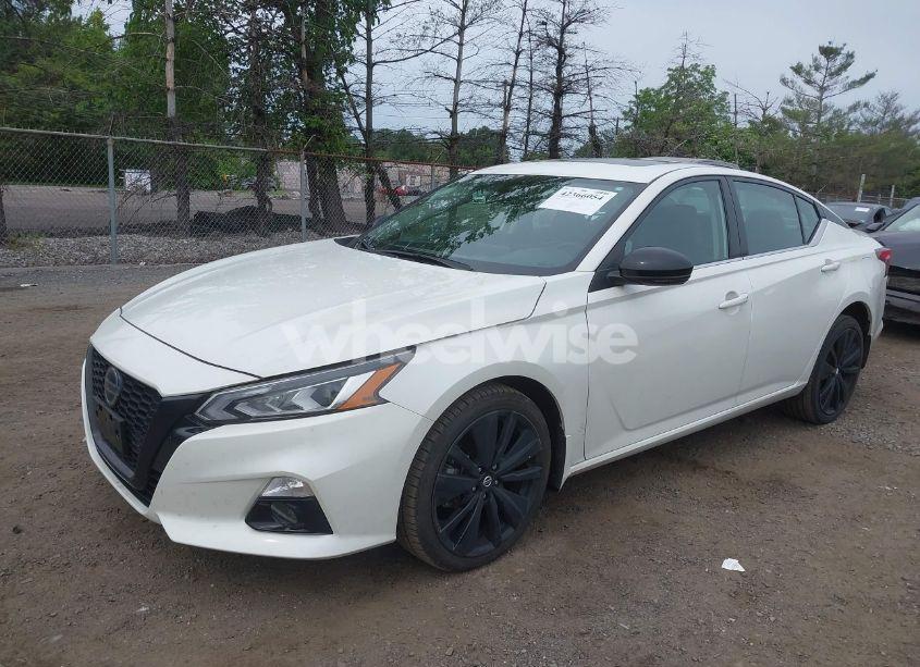 Photo 2 of 2022 Nissan Altima SR INTELLIGENT AWD (VIN 1N4BL4CW0NN385180)