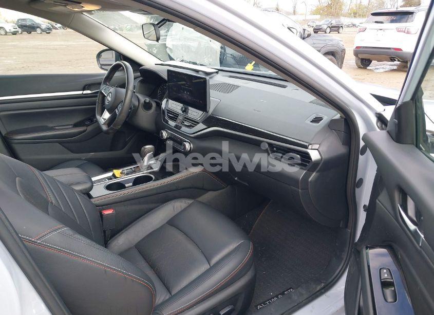 Photo 5 of 2024 Nissan Altima SR INTELLIGENT AWD (VIN 1N4BL4CW0RN362889)