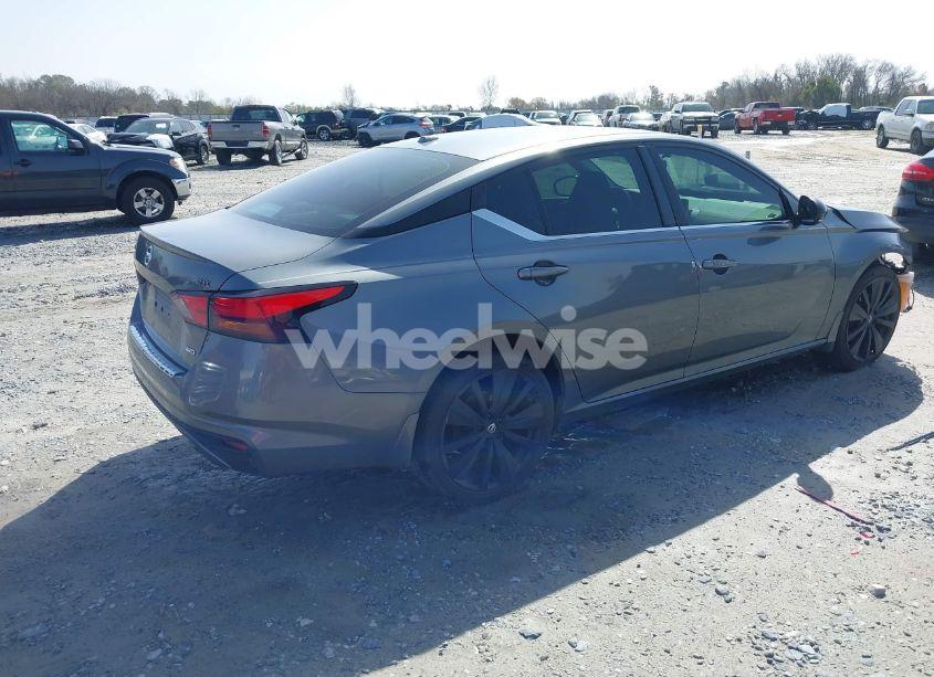 Photo 4 of 2019 Nissan Altima 2.5 SR (VIN 1N4BL4CW1KN305882)