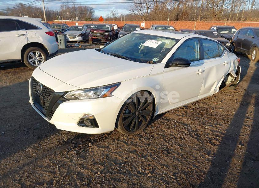 Photo 2 of 2022 Nissan Altima SR INTELLIGENT AWD (VIN 1N4BL4CW1NN340846)