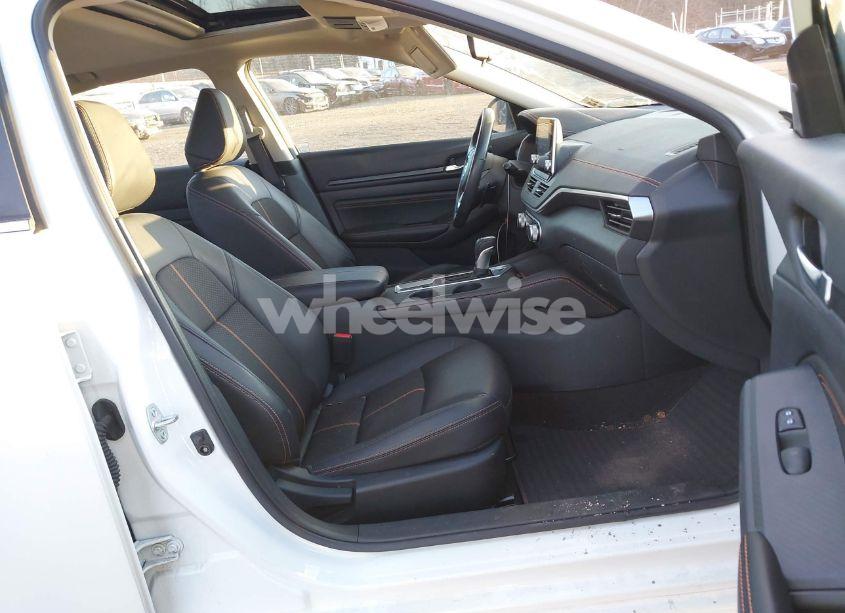 Photo 5 of 2022 Nissan Altima SR INTELLIGENT AWD (VIN 1N4BL4CW1NN340846)