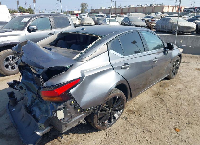 Photo 4 of 2022 Nissan Altima SR INTELLIGENT AWD (VIN 1N4BL4CW2NN312487)