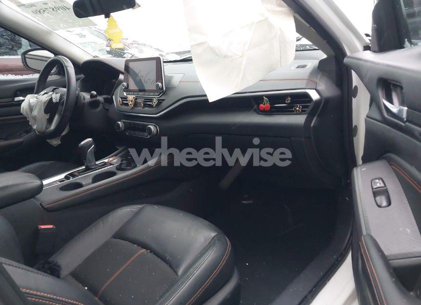 Photo 5 of 2022 Nissan Altima SR INTELLIGENT AWD (VIN 1N4BL4CW3NN303281)