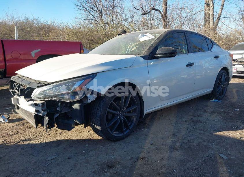 Photo 2 of 2019 Nissan Altima 2.5 SR (VIN 1N4BL4CW4KC201785)