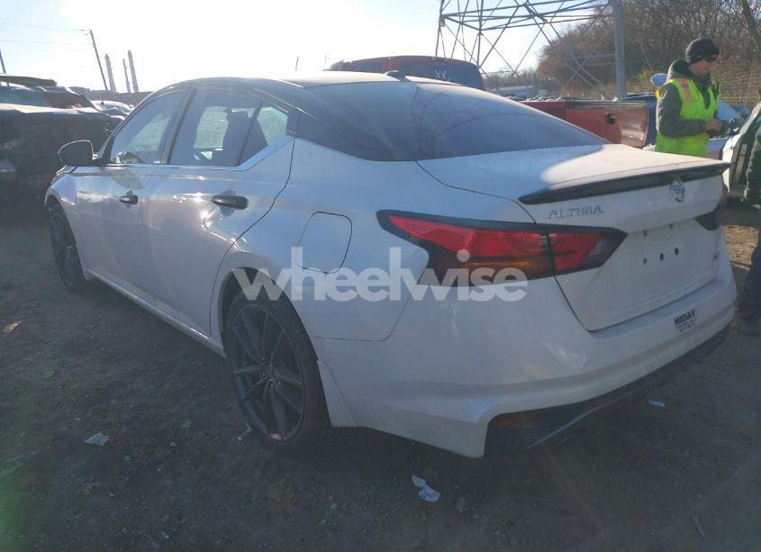 Photo 3 of 2019 Nissan Altima 2.5 SR (VIN 1N4BL4CW4KC201785)