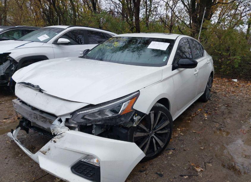 Photo 2 of 2021 Nissan Altima SR (VIN 1N4BL4CW4MN333369)