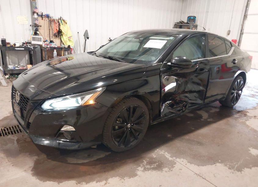 Photo 2 of 2022 Nissan Altima SR INTELLIGENT AWD (VIN 1N4BL4CW4NN341375)