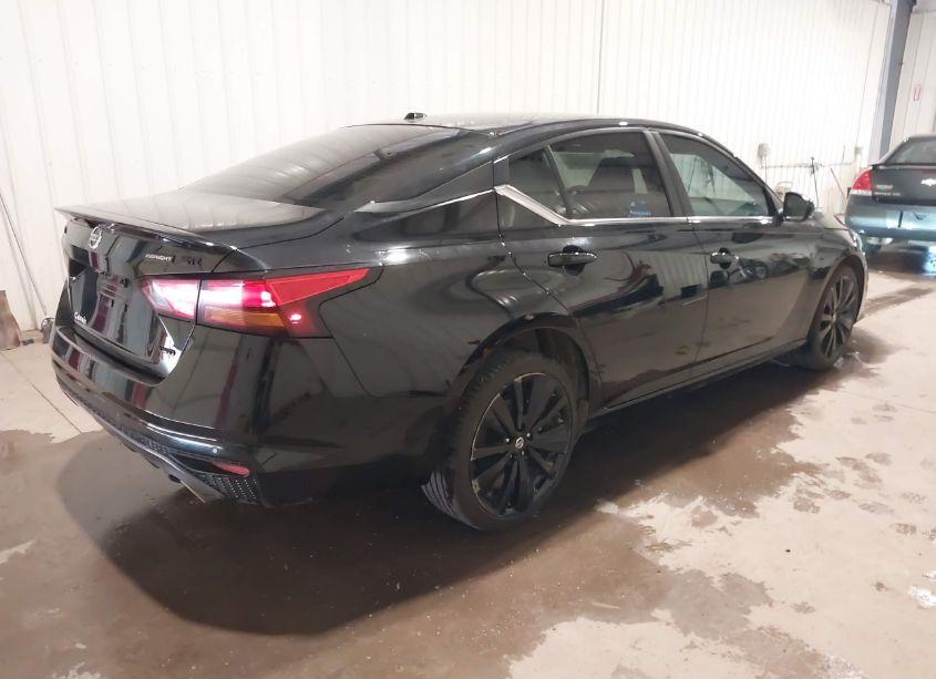 Photo 4 of 2022 Nissan Altima SR INTELLIGENT AWD (VIN 1N4BL4CW4NN341375)