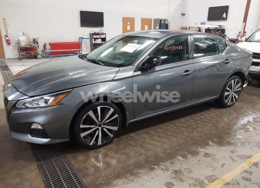 Photo 2 of 2019 Nissan Altima 2.5 SR (VIN 1N4BL4CW5KC185211)