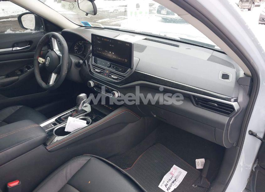 Photo 5 of 2024 Nissan Altima SR INTELLIGENT AWD (VIN 1N4BL4CW5RN322744)