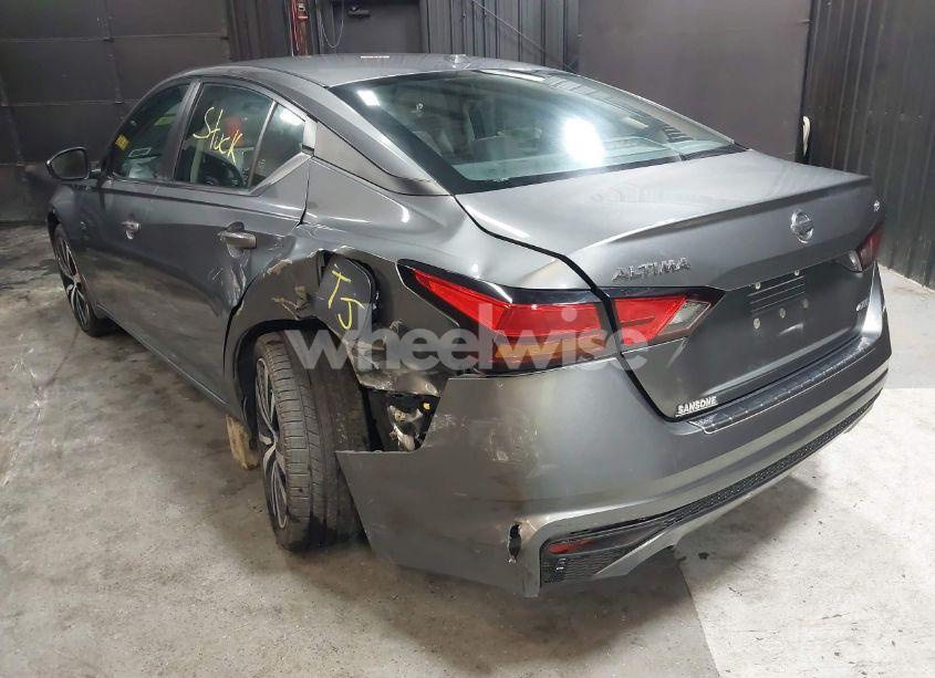 Photo 3 of 2019 Nissan Altima 2.5 SR (VIN 1N4BL4CW6KN303044)